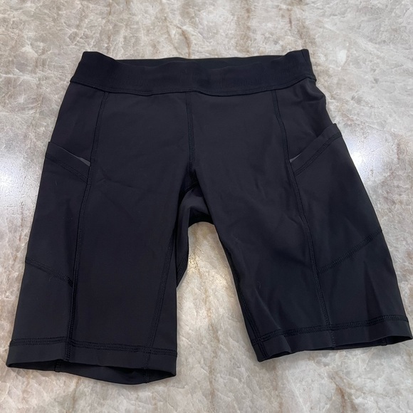 Lululemon black biker shorts Women's Sz 6 - Picture 1 of 12